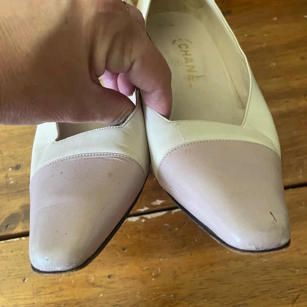 Vintage 80s Chanel Leather Heels Pumps Cap Toe Beige Ivory Size 40 Made In Italy - Picture 3 of 11